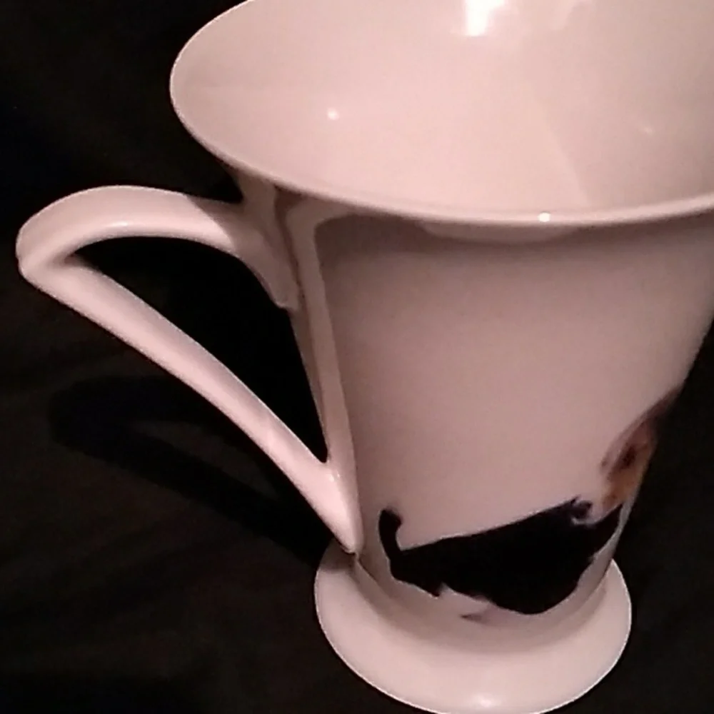 Fluted Shape Ceramic Mug with Beagle Puppy Design (B2) - Picture 4 of 7